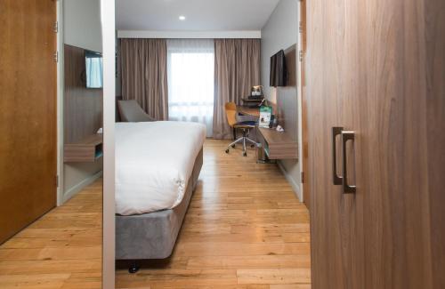 Holiday Inn London West an IHG Hotel - image 8