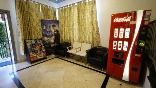 ไทรลอน โฮเต็ล - ฮอลลีวูด (Trylon Hotel - Hollywood) near ฮอลลีวูดวอล์ค ออฟเฟม