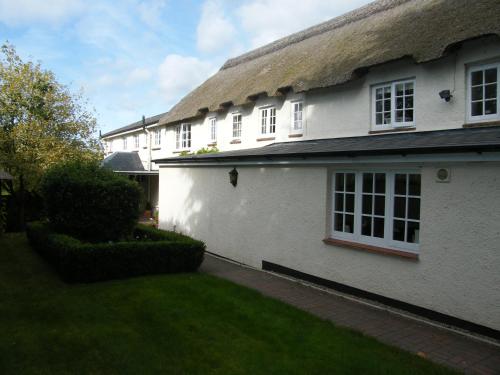 Tumbling Weir Hotel - image 11