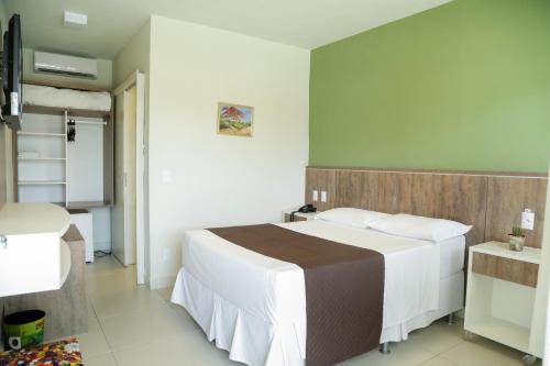 Pousada Quinta da Baleeira Stop at Pousada Quinta da Baleeira to discover the wonders of Penha. Both business travelers and tourists can enjoy the hotels facilities and services. 24-hour front desk, airport transfer, family ro