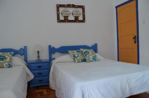 1 double bed, 1 twin bed