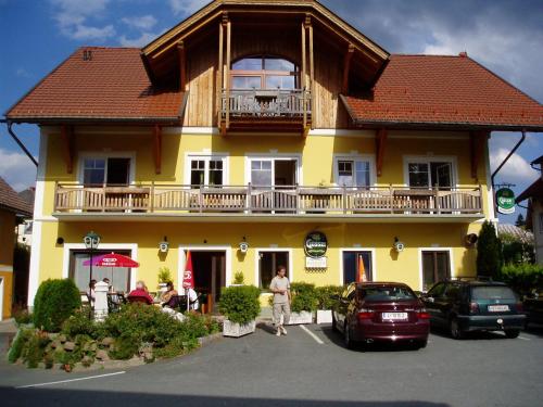 Entré, Gasthaus zum Fuchs - Familie Andra in Hermagor-Pressegger See