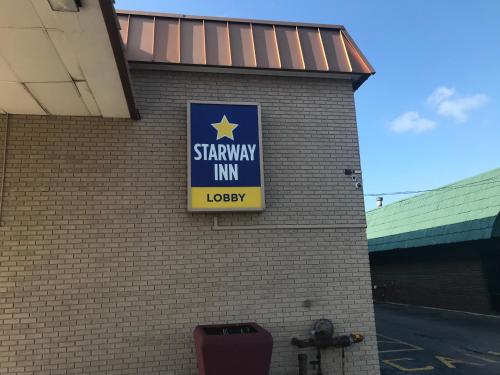 Starway Inn, Lansing