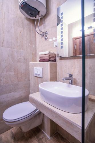 Luxury Boutique Studio Apartments - image 4