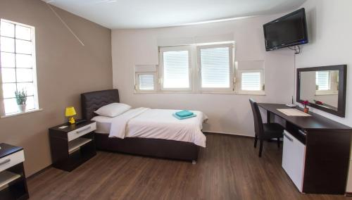Guesthouse Stari Grad - image 4