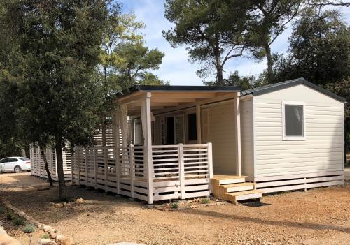 2 bedrooms, 4 beds