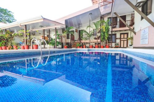 Swimming pool, Hotel Flor Blanca in Quepos
