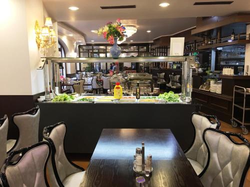 Hotel Austria - image 12