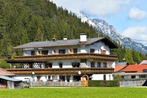 Pension und Apartments Landhaus Marie in Leutasch, Österreich