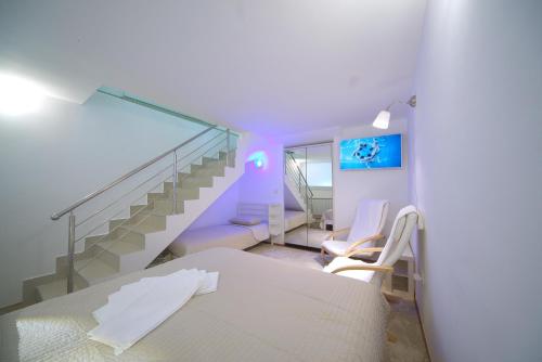 

Apartment Studio Mirror