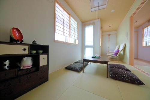 Superior Family Room image 8