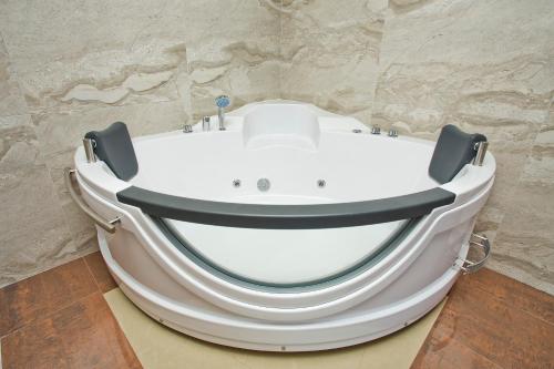 Kamar Mandi, Apartments Admiral in Perast