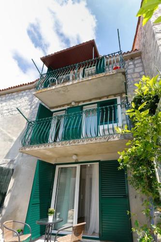 Apartments and Rooms Stone House Room Type - Apartment with Balcony