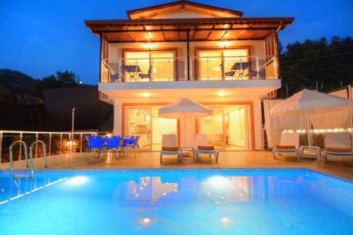  Korunaklı Villa Doğal in Üzümlü
