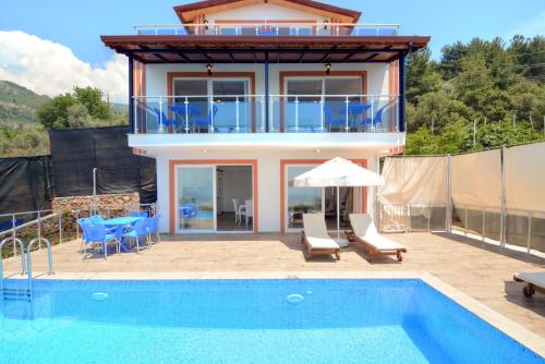 Korunaklı Villa Doğal in Üzümlü