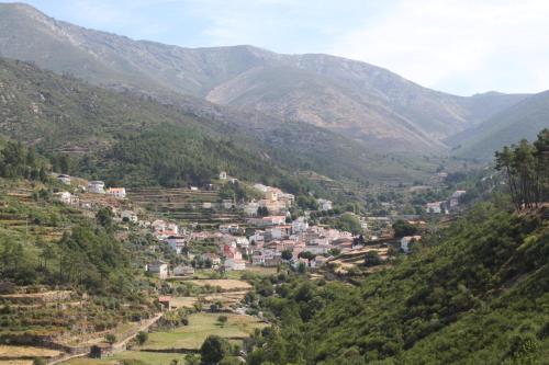  Casa da Ponte, Alvoco da Serra bei Monte Serrano