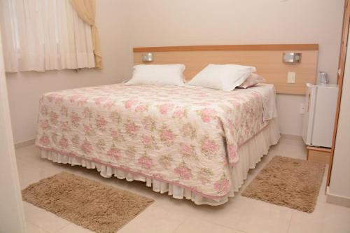 1 queen bed, 1 twin bed