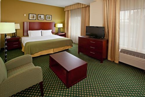 Holiday Inn Express Hotel & Suites Indianapolis - East, an IHG Hotel