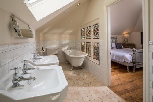 Tolcarne Beach Colonial Restaurant and Rooms – Newquay