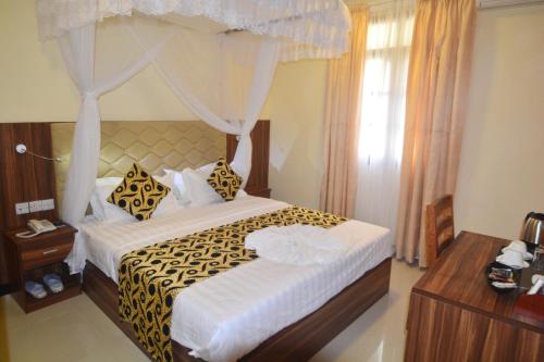 Double Room with Private Bathroom image 6