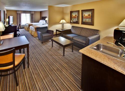 Holiday Inn Express Hotel & Suites Council Bluffs - Convention Center Area