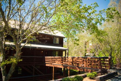 Country Hideaway at Mountain Lakes Resort in Cleveland, USA