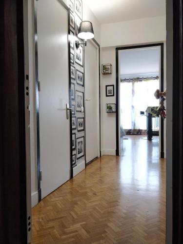 Фойє, Le Parisien T1Antony-Berny by Beds4Wanderlust - 35m2 avec Balcon - Aeroport Orly 5miles - Train Stat in Антоні