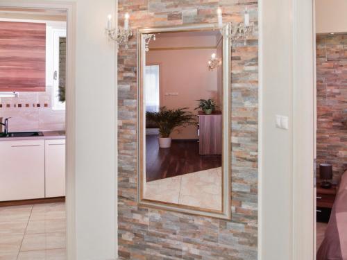 Yellow Home - Luxury Two-Bedroom Apartment with Balcony - 2. Révay köz Budapest 1065 image 2