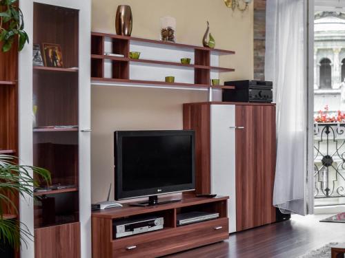 Yellow Home - Luxury Two-Bedroom Apartment with Balcony - 2. Révay köz Budapest 1065 image 7