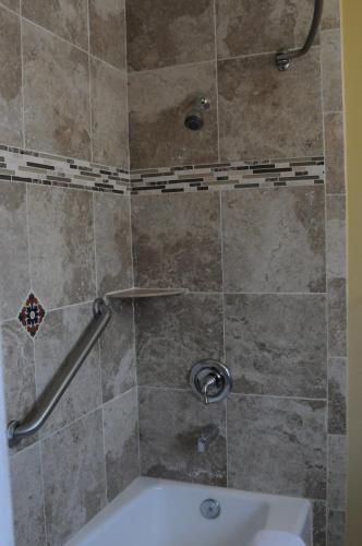 Oasis Inn and Suites - image 8