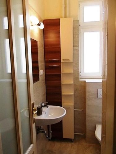 Yellow Home - Luxury Two-Bedroom Apartment with Balcony - 2. Révay köz Budapest 1065 image 6