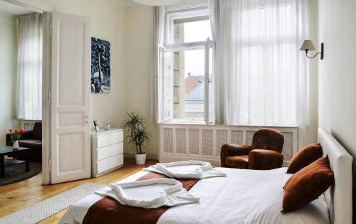 Pink Home - Three-Bedroom-Apartment - 1-3. Anker köz Budapest 1061 image 1