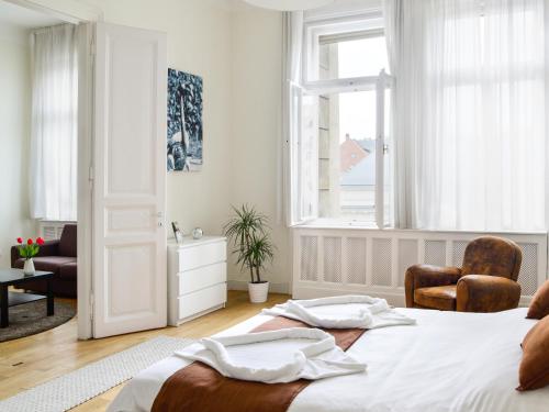 Pink Home - Three-Bedroom-Apartment - 1-3. Anker köz Budapest 1061 image 4