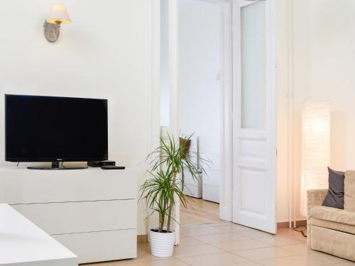 Pink Home - Three-Bedroom-Apartment - 1-3. Anker köz Budapest 1061 image 5