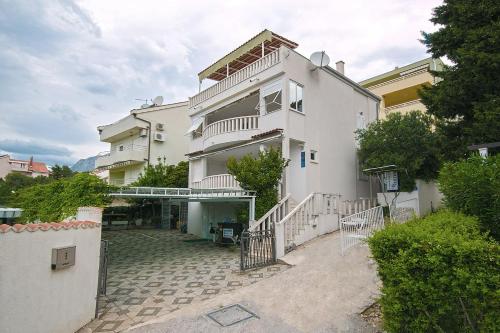  Apartments Sanda in Promajna
