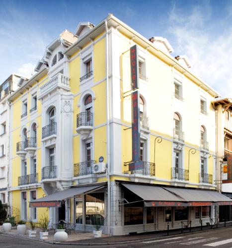 مدخل, Hotel Majestic in Lourdes