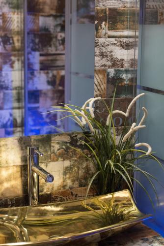 Navona Jacuzzi Rooms - image 3