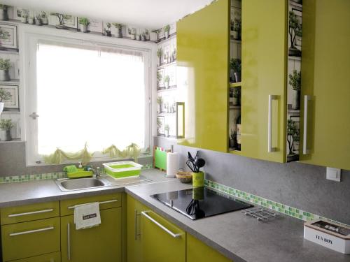 кухня, Le Parisien T1Antony-Berny by Beds4Wanderlust - 35m2 avec Balcon - Aeroport Orly 5miles - Train Stat in Антоні