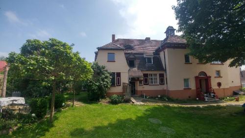 Historische Schule "Ferienwohnung Pauline" I&II in Stöbnitz, Deutschland