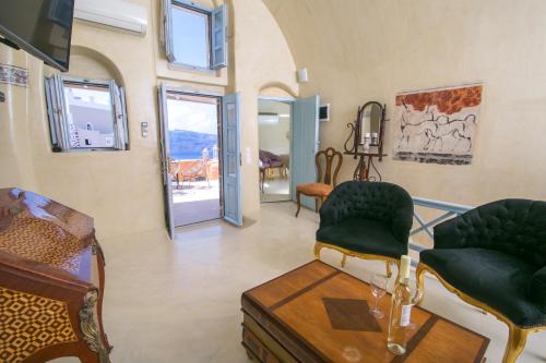 Deluxe Suite (2-4 Adults) image 2