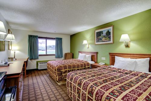 Bloomer Inn & Suites