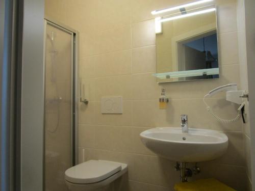 Double Room with Shower