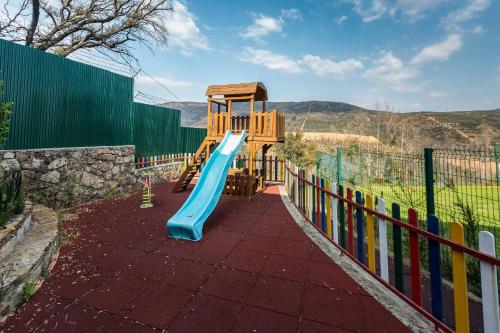 ملعب للأطفال, Casa da Encruzilhada in Guimaraes City Center