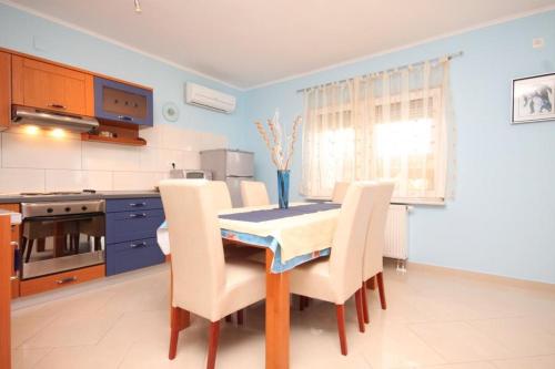 Family friendly apartments with a swimming pool Opatija - 7916 - image 10