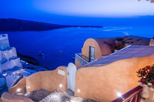 Deluxe Suite with Sea View image 6