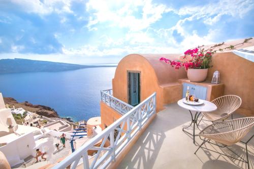 Deluxe Suite with Sea View image 2