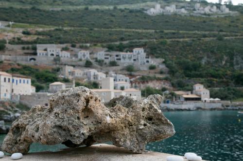 . Sophia Limeni Apartments and Studios