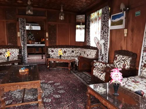Houseboat London House