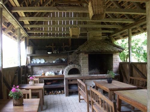 Iekārtas, Ethno Village Stara Lonja in Loņja