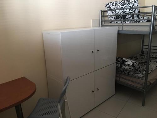 Camera quadrupla, bagno in comune